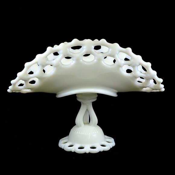Westmoreland Doric Milk Glass Banana Stand Mid-Century Lace Edged Serveware - Picture 3 of 6